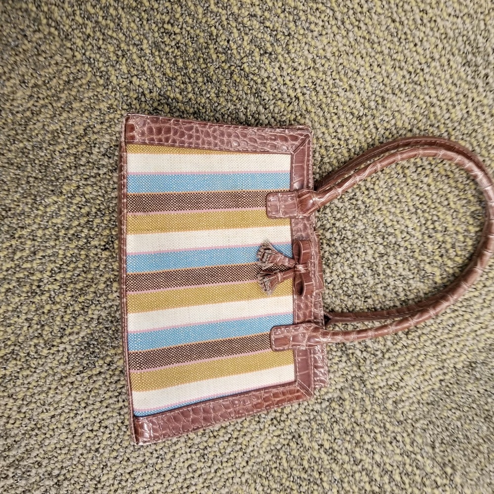 Adorable Liz Claiborne satchel!